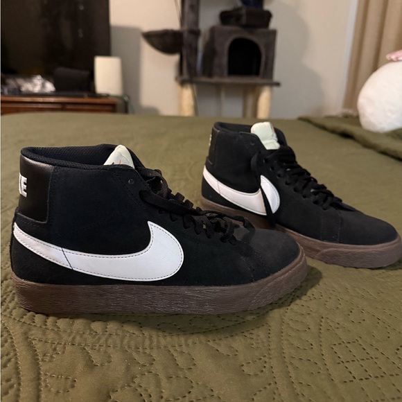 Nike Black and White High-Top Sneakers - Picture 3 of 6